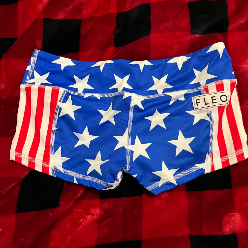 Fleo shorts. Medium.